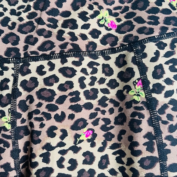 Betsey Johnson cheetah and roses compression leggings athletic yoga woman's S - Picture 4 of 9